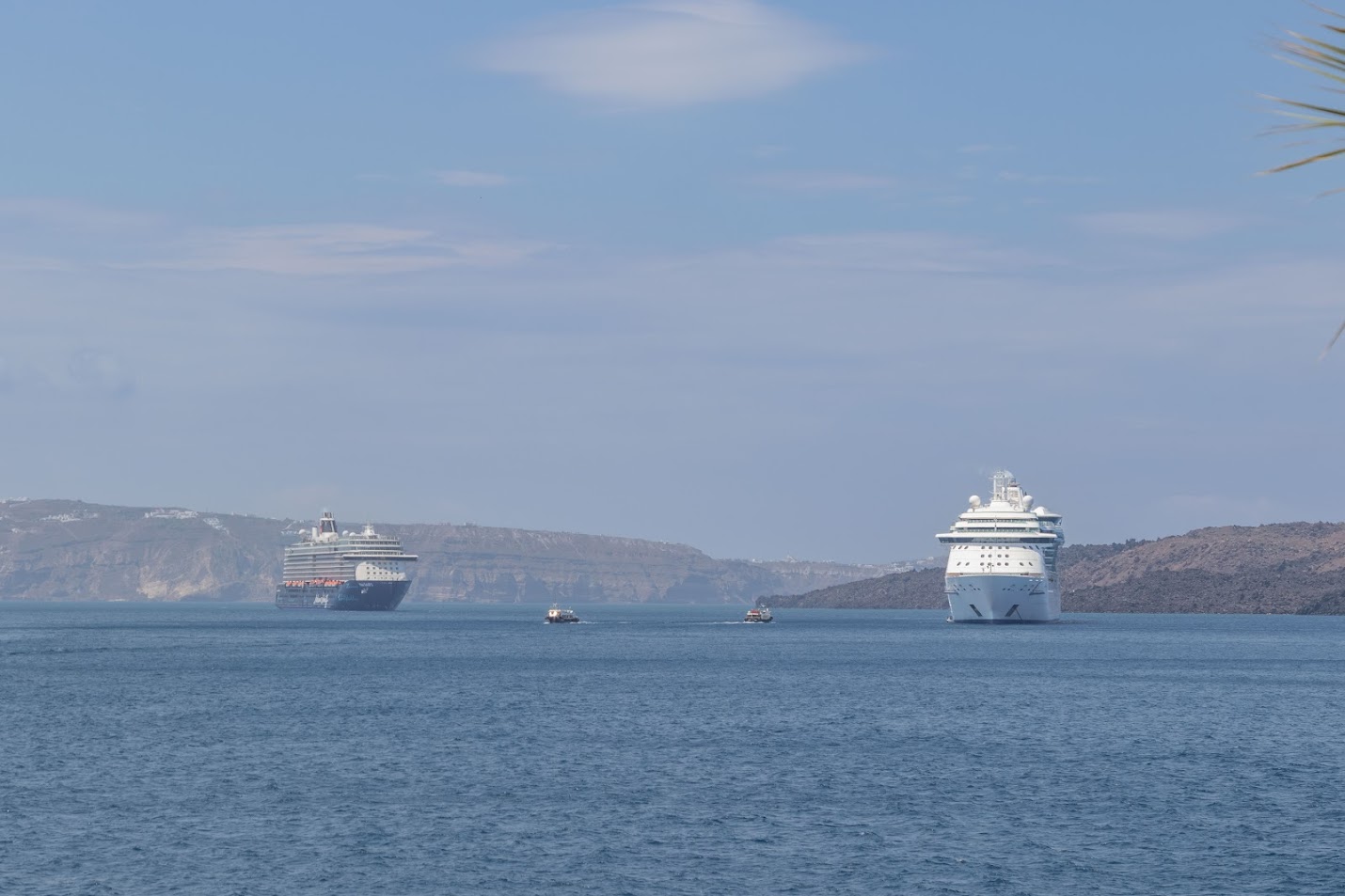 Фира, столица Санторини  Фира, столица Санторини