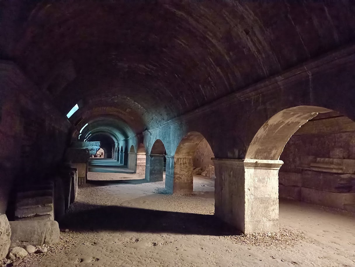 Франция, январь 2025. Часть 11. Арль. Римский амфитеатр — арена для корриды. Франция, январь 2025. Часть 11. Арль. Римский амфитеатр — арена для корриды.