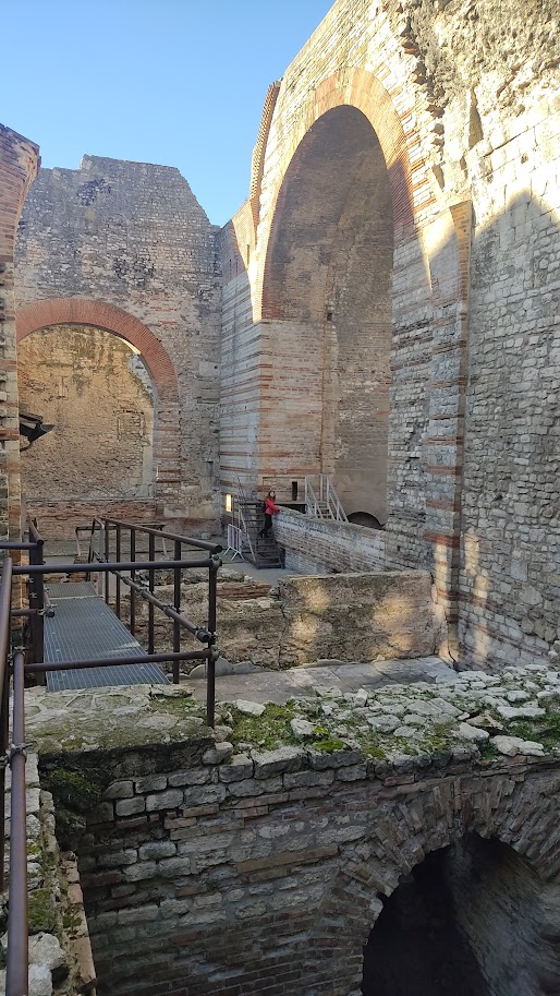 Франция, январь 2025. Часть 11. Арль. Римский амфитеатр — арена для корриды. Франция, январь 2025. Часть 11. Арль. Римский амфитеатр — арена для корриды.