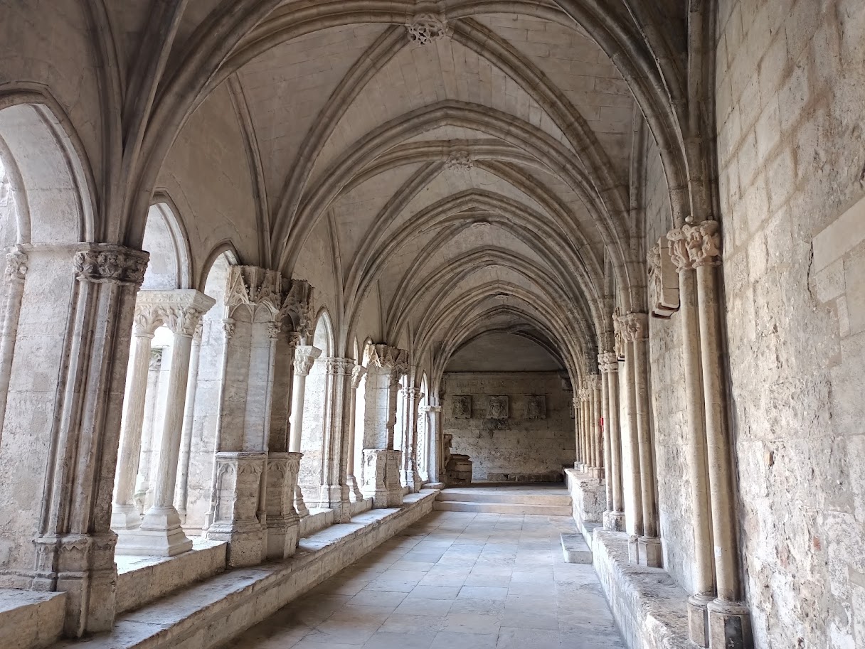 Франция, январь 2025. Часть 11. Арль. Римский амфитеатр — арена для корриды. Франция, январь 2025. Часть 11. Арль. Римский амфитеатр — арена для корриды.