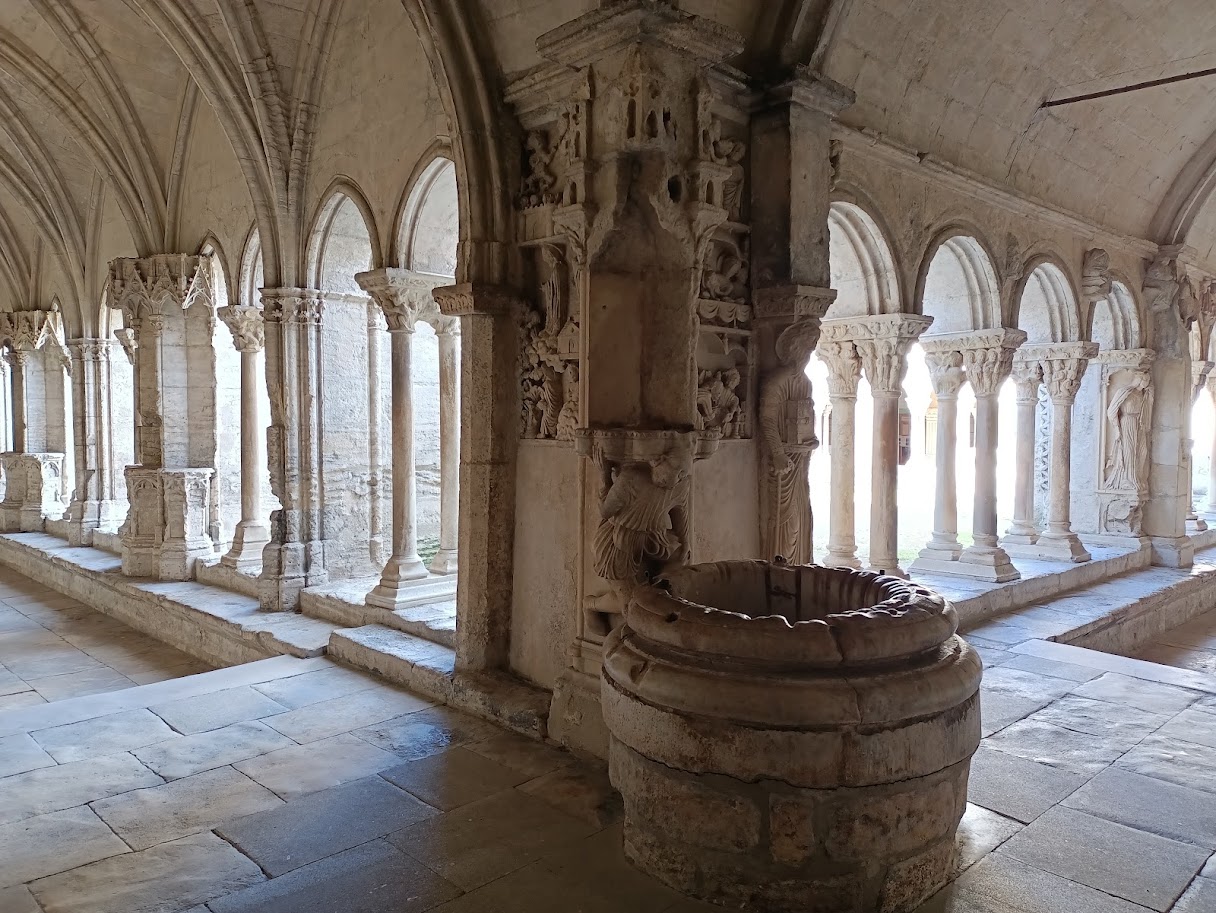 Франция, январь 2025. Часть 11. Арль. Римский амфитеатр — арена для корриды. Франция, январь 2025. Часть 11. Арль. Римский амфитеатр — арена для корриды.