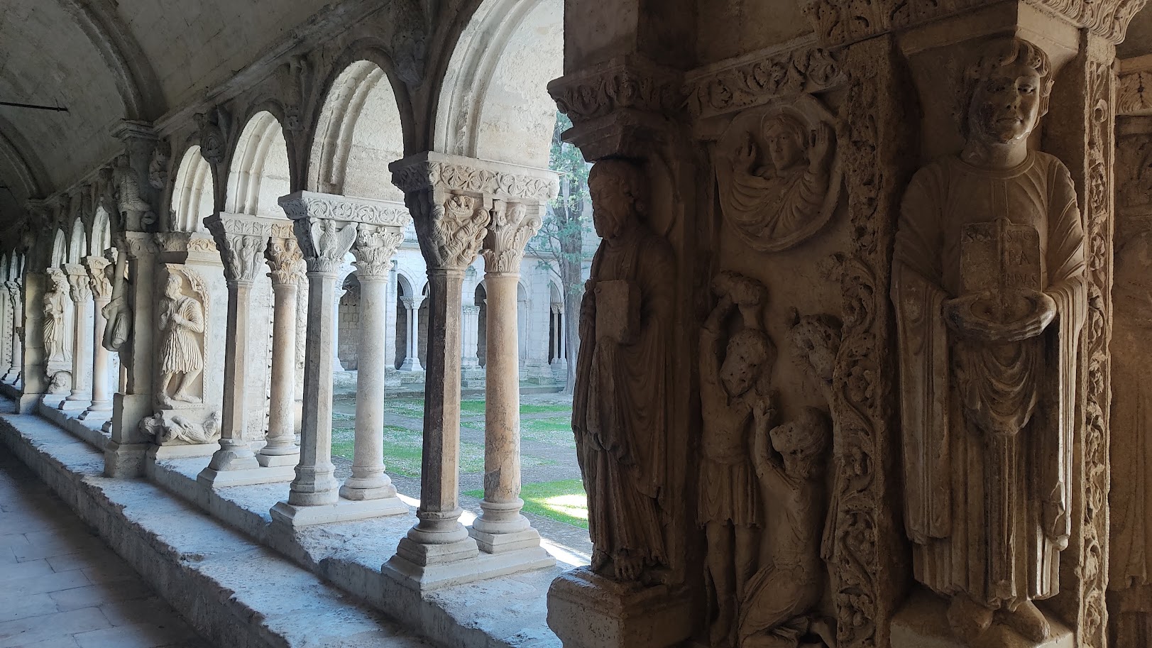 Франция, январь 2025. Часть 11. Арль. Римский амфитеатр — арена для корриды. Франция, январь 2025. Часть 11. Арль. Римский амфитеатр — арена для корриды.