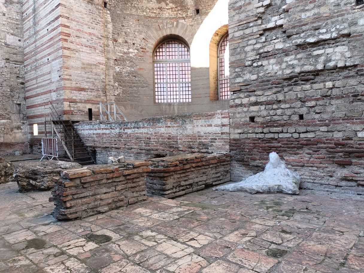 Франция, январь 2025. Часть 11. Арль. Римский амфитеатр — арена для корриды. Франция, январь 2025. Часть 11. Арль. Римский амфитеатр — арена для корриды.