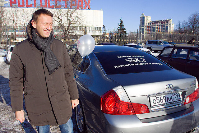 ГИБДД остановила пьяного Навального за рулем 