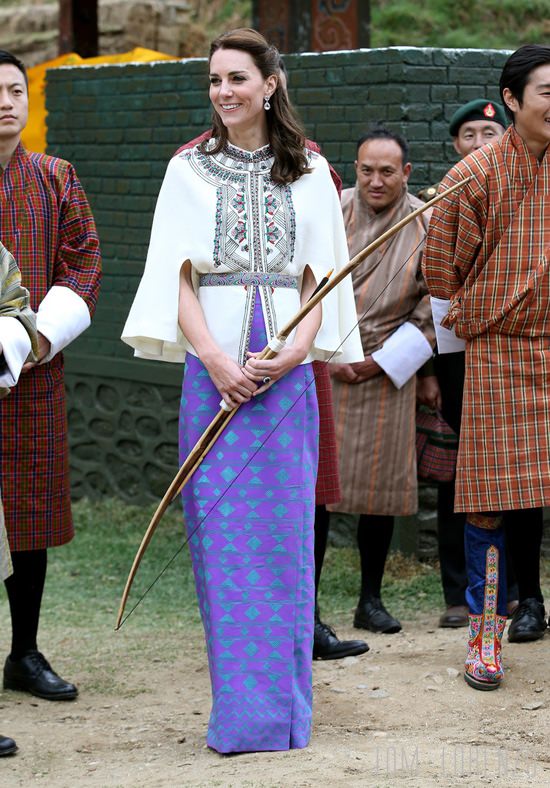 Голосование: Лучший индийский образ Кэтрин http://tomandlorenzo.com/wp-content/uploads/2016/04/Cathereine-Duchess-Cambridge-Bhutan-Visit-Fashion-Tory-Burch-Emilia-Wickstead-Paul-Joe-Tom-Lorenzo-Site-7.jpg