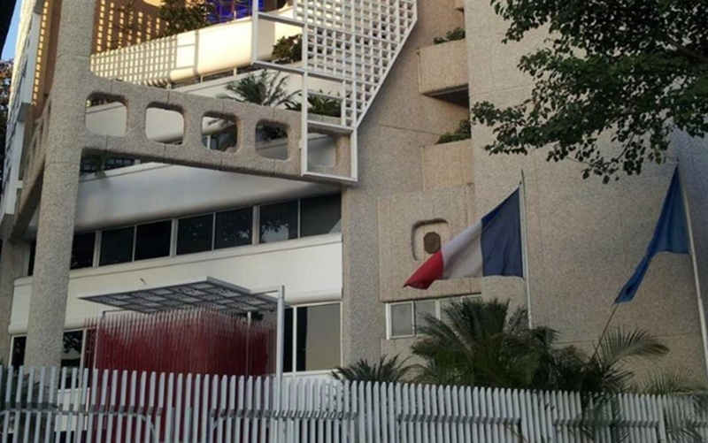 Гуайдо скрывается в посольстве Франции 
