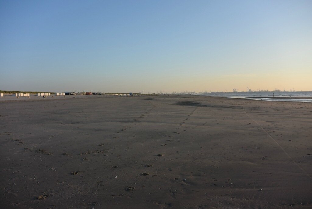 Хреновый день и спасенный вечер на пляже в Голландии 
