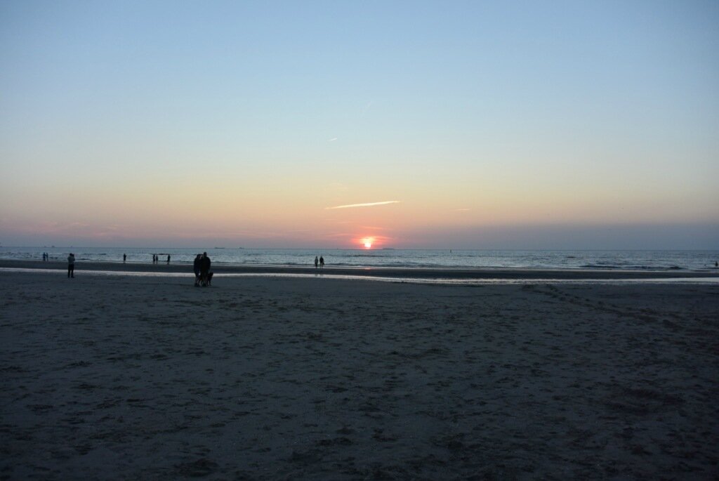 Хреновый день и спасенный вечер на пляже в Голландии 