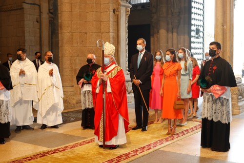 Испанская королевская семья посетила религиозную службу в честь святого 