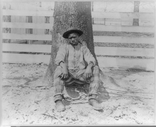Из рабства в рабство. ( 43 фото ) Man_against_tree.jpg