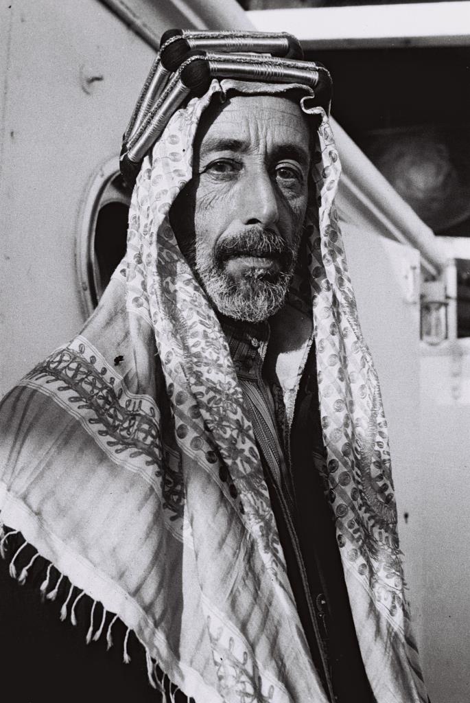EXILED KING ALI OF HEJAZ PHOTOGRAPHED ABOARD A SHIP ANCHORING OFF OF JAFFA, AFTER THE FUNERAL OF HIS BROTHER KING FEISAL IN BAGDAD.Ã¤Ã®Ã¬Ãª Ã²Ã¬Ã© Ã®Ã§Ã¢Ã Ã¦, Ã¶Ã¥Ã¬Ã­ Ã²Ã¬ Ã±Ã©Ã´Ã¥Ã¯ Ã¤Ã Ã¥Ã°Ã©Ã¤, Ã¬Ã Ã§Ã¸ Ã¹Ã¤Ã¹ÃºÃºÃ³ Ã¡Ã¤Ã¬Ã¥Ã¥Ã©Ãº Ã Ã§Ã©Ã¥ Ã¤Ã®Ã¬Ãª Ã´Ã©Ã©Ã±Ã¬ Ã¡Ã¡Ã¢Ã£Ã£, Ã²Ã©Ã¸Ã Ã·.