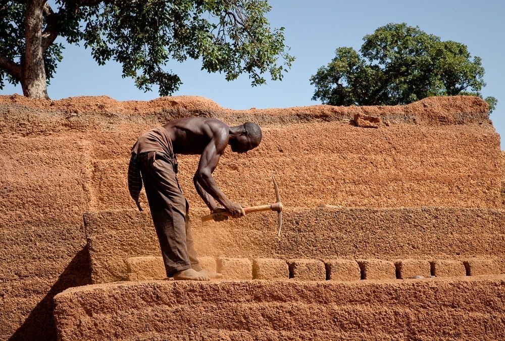 Как добывают кирпичи в Буркина-Фасо karaba-brick-quarry-15