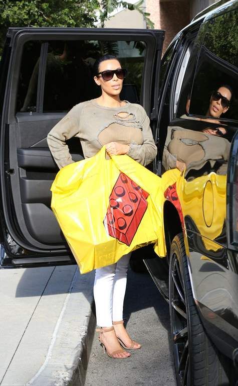 Ким Кардашян в ЛА photo Kim Kardashian Spotted in Los Angeles April 29-2015 011_zps2hkig9jm.jpg