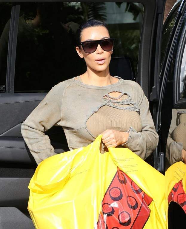 Ким Кардашян в ЛА photo Kim Kardashian Spotted in Los Angeles April 29-2015 014_zpsvttcppo3.jpg