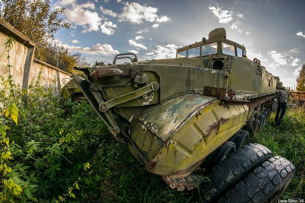 Кладбище старых танков 