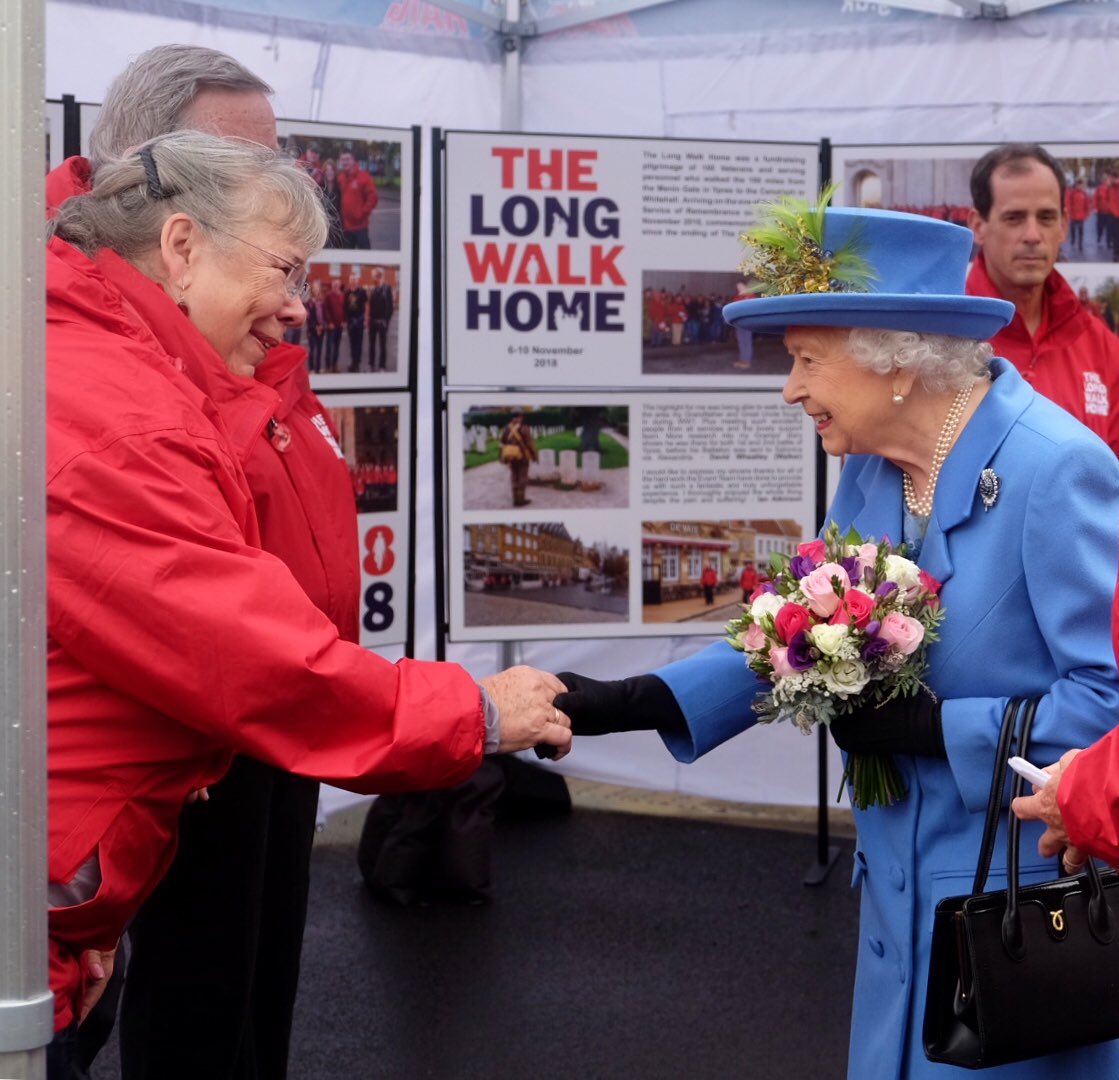 Королева Елизавета II открыла жилой комплекс для ветеранов 