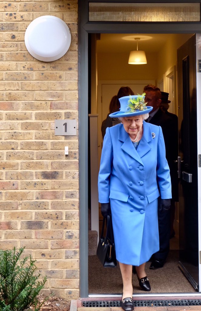 Королева Елизавета II открыла жилой комплекс для ветеранов 