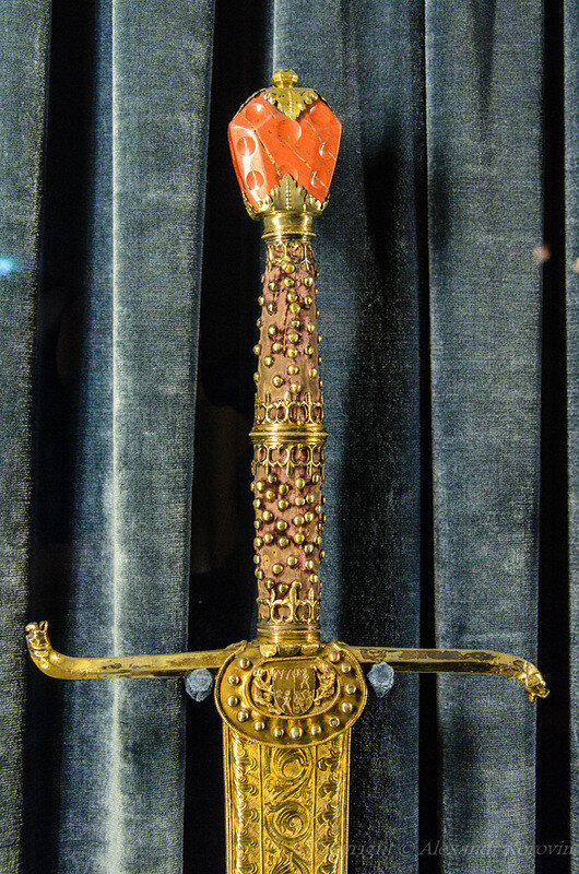 Короны и мечи из Мюнхенской сокровищницы 