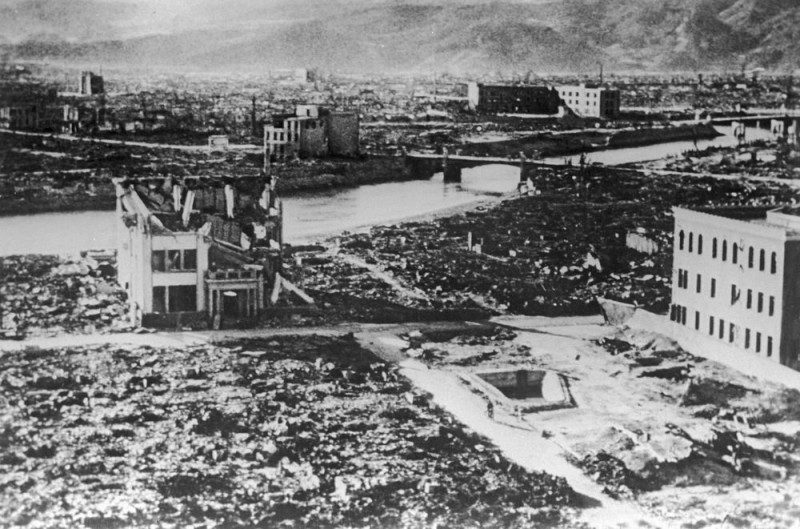 К.Симонов в эпицентре взрывов Хиросимы и Нагасаки 