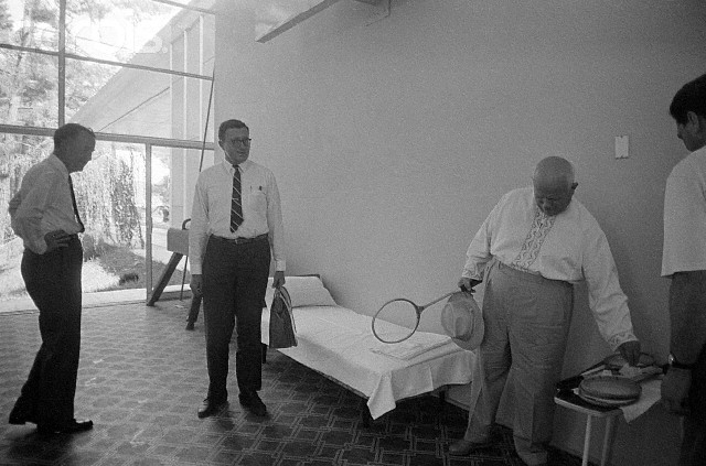 Кто стирал кальсоны Хрущеву. 1956-1964 г. Khrushchev Challenging Rusk to Badminton