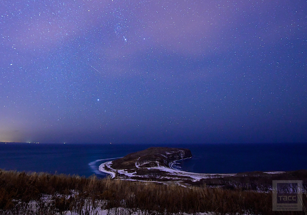 Метеорный поток Геминиды в небе над Владивостоком 