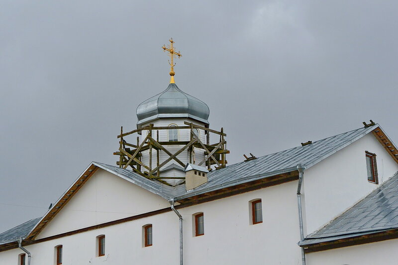 Монастырь за околицей Мещовска 