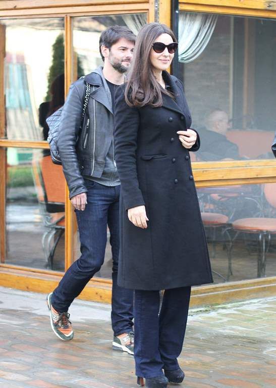 Моника Беллуччи в Сербии photo Monica Bellucci Is spotted out and about in Belgrade Serbia February 25-2016 049_zps8agenn3l.jpg