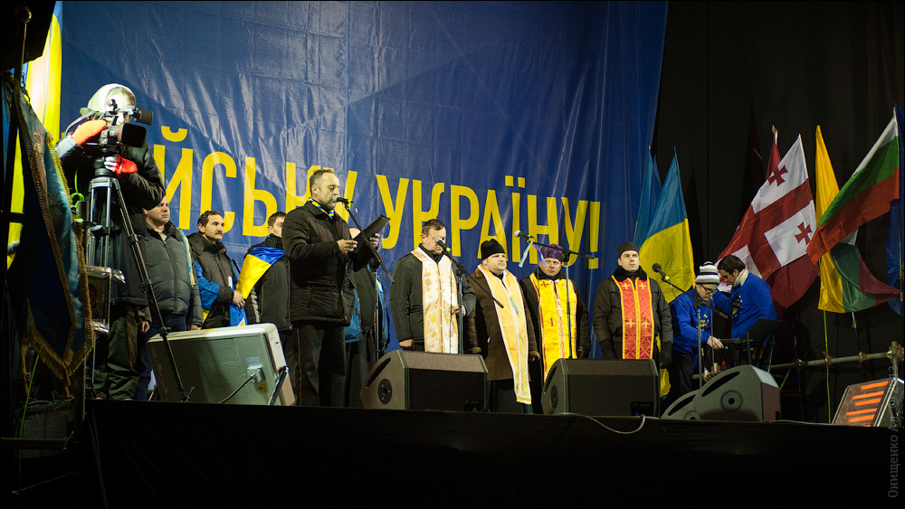 Ночной #Евромайдан. http://img-fotki.yandex.ru/get/9760/85428457.30/0_156e62_e52b3e66_orig.jpg