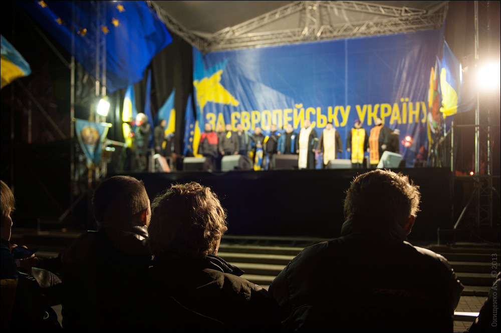 Ночной #Евромайдан. http://img-fotki.yandex.ru/get/9319/85428457.30/0_156e5b_6e7ad69e_orig.jpg