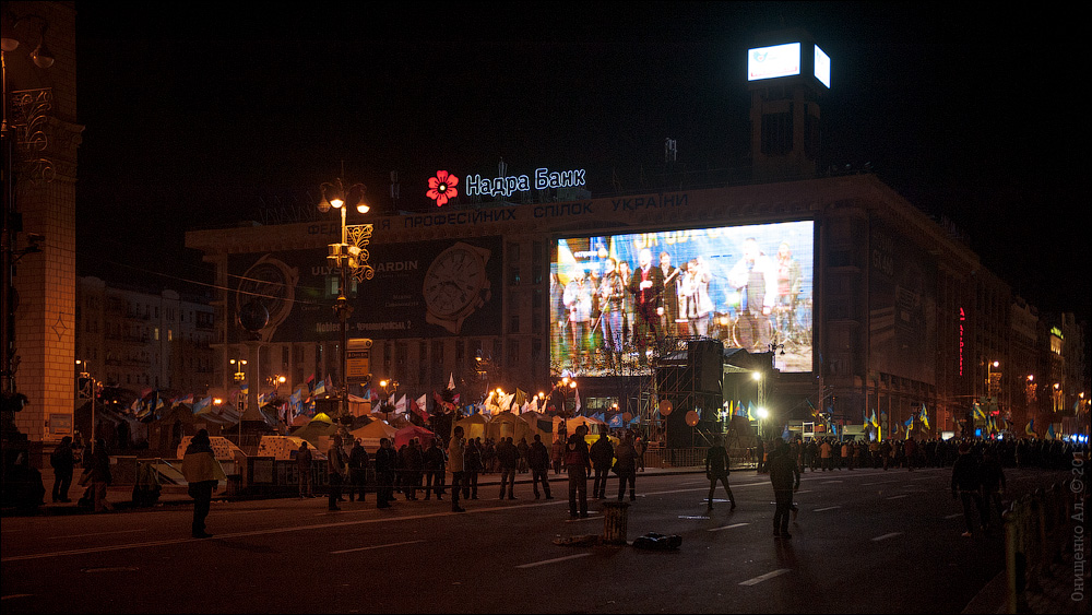 Ночной #Евромайдан. http://img-fotki.yandex.ru/get/9494/85428457.30/0_156e49_2ecb4a36_orig.jpg