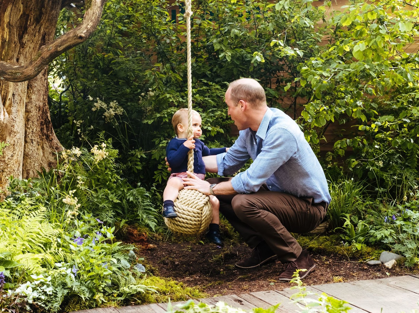 Новые семейные фото Кембриджских в саду герцогини Кэтрин на Chelsea Flower Show 