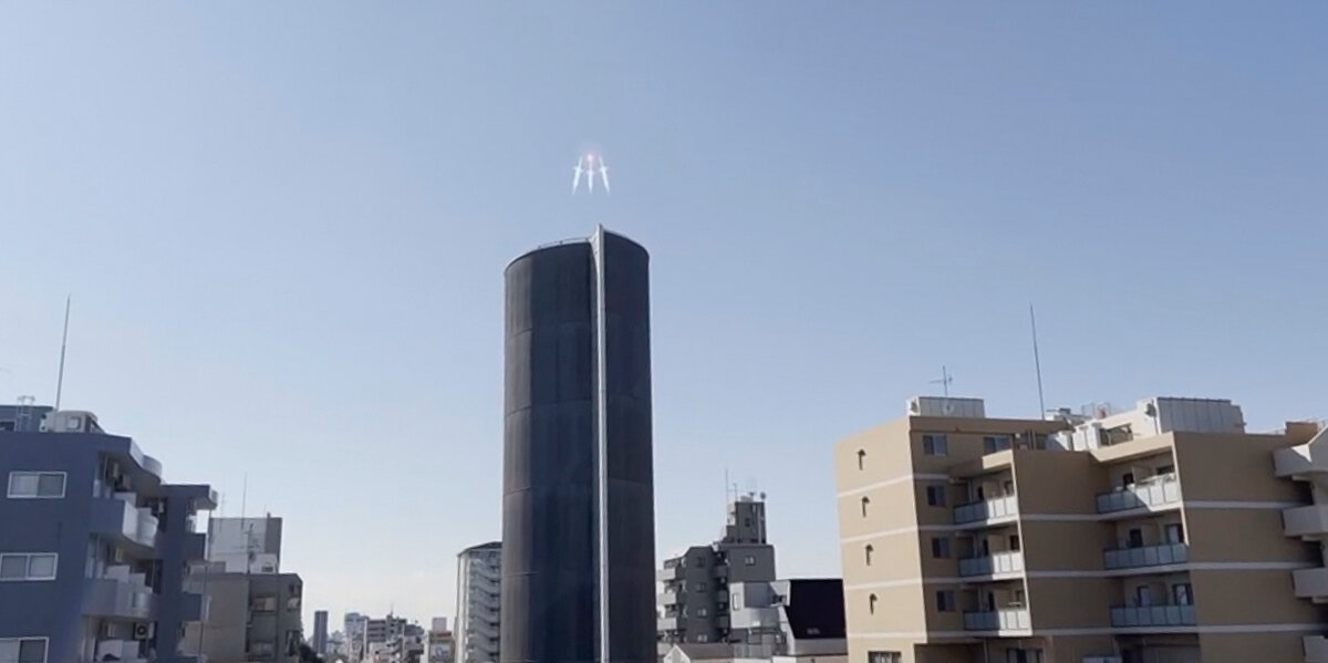 Огненные мечи зависли в небе над Токио 