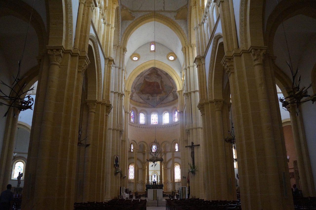 Паре-ле-Моньяль - город монахов аббатства Клюни 