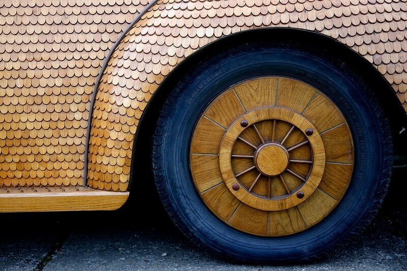 Пенсионер сделал полностью деревянный Фольксваген Жук из более чем 50 000 отдельных кусков дуба 