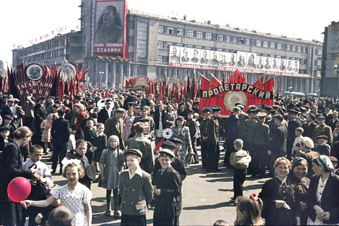 Первомайские демонстрации разных лет 
