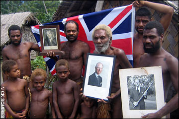 Племя Вануату, которое поклонялось принцу Филиппу, ждет его возвращения с того South Sea tribe prepares birthday feast for their favourite god, Prince Philip