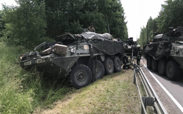 Плохое начало: в Литве столкнулись 4 бронетранспортера Stryker США, пострадали 