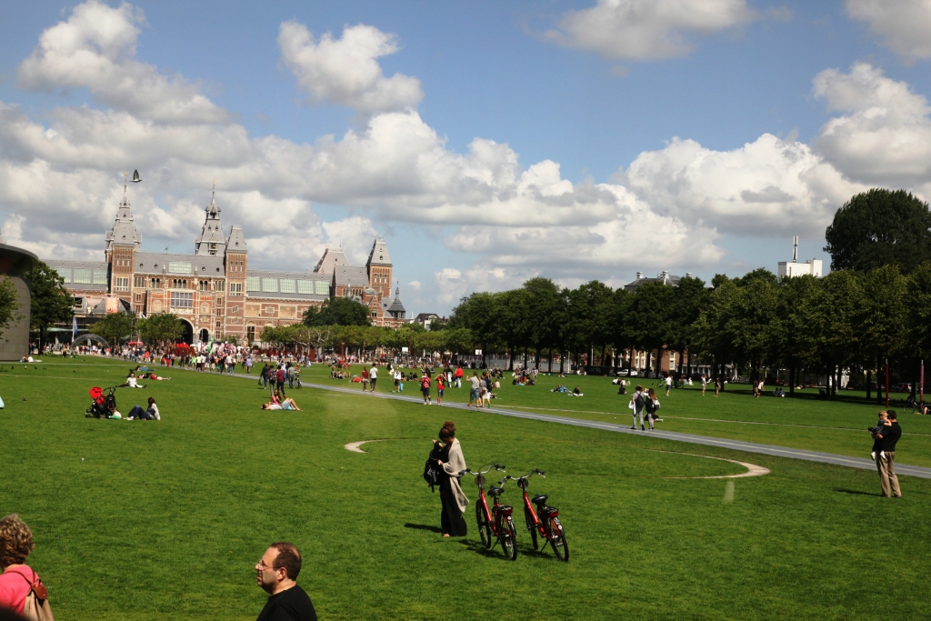 Площадь музеев в Амстердаме 