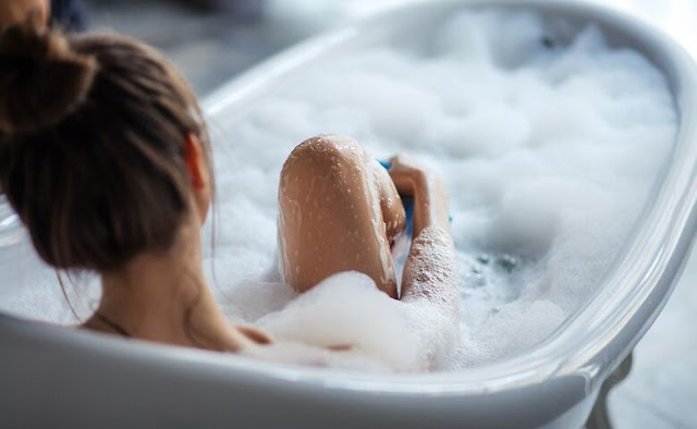 Почему горячая ванна полезнее душа 