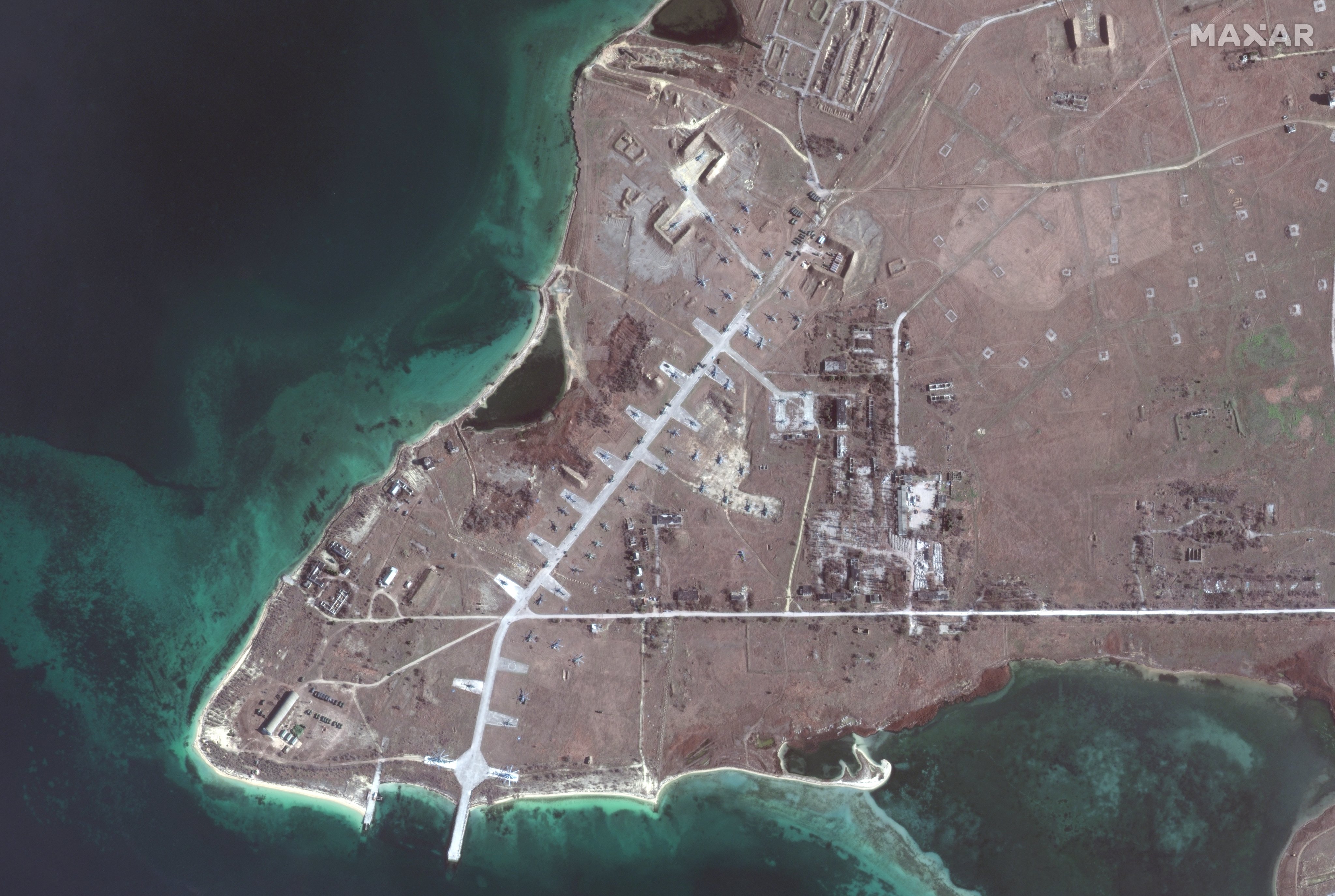 Под прикрытием отвода войск на аэродром подскока в Крыму переброшены 28 