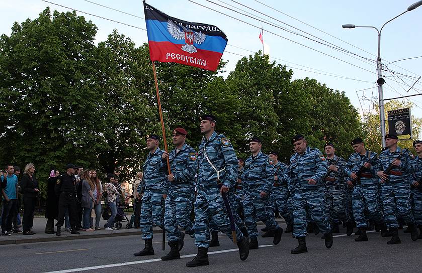 Репетиция парада Победы в Донецке: из военторга с покупками 