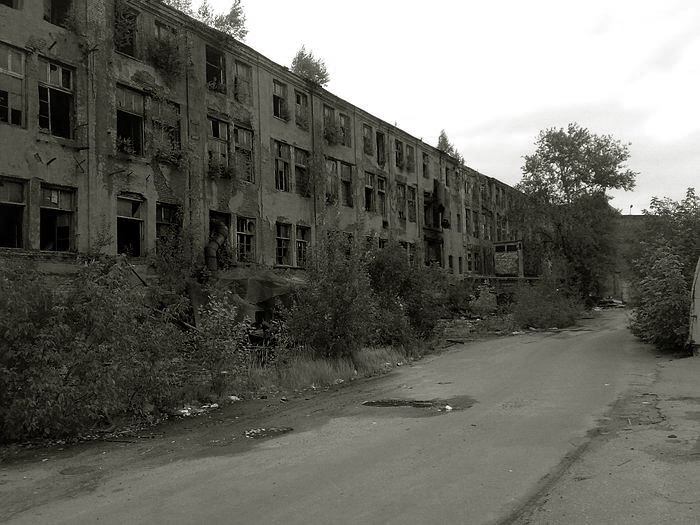 РФ: Заброшенные заводы, уничтоженная промышленность (700x525, 103Kb)