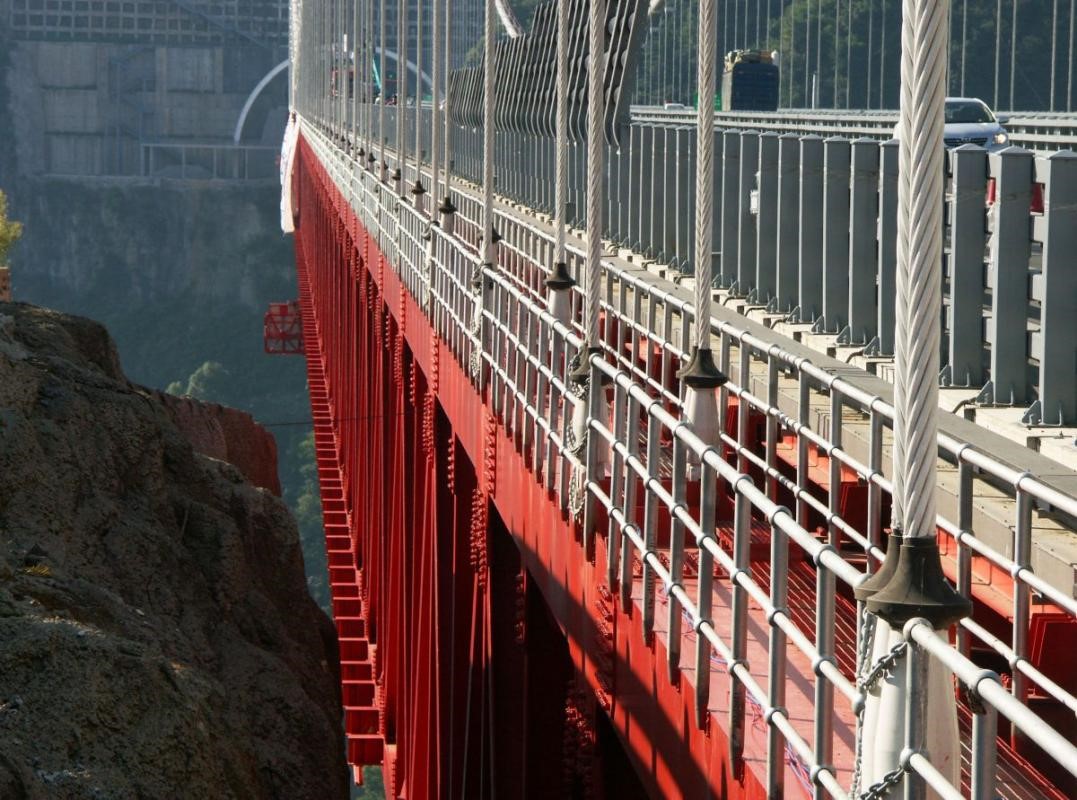 Самый длинный подвесной мост в мире 