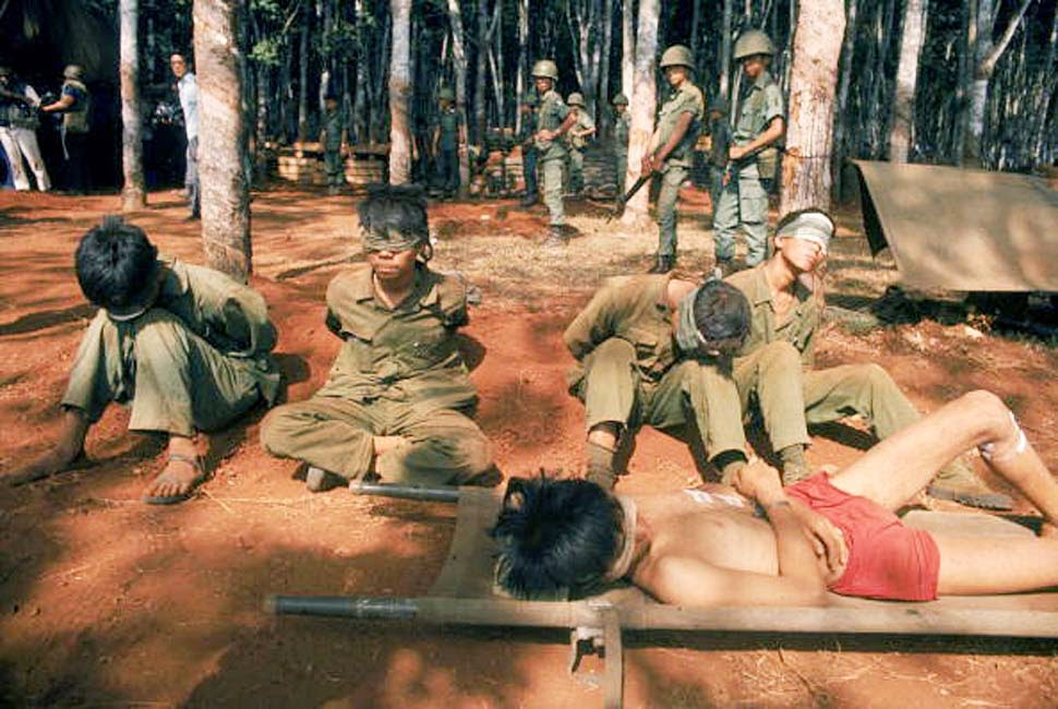 Сайгонские хроники - 2. ( 50 фото ) 18+ The Fall of Saigon, 1975 (43).jpg