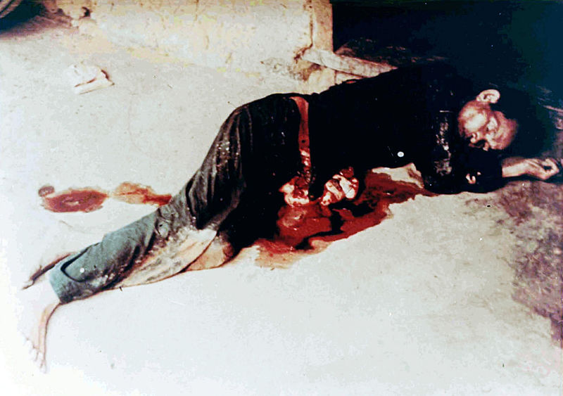 Сайгонские хроники - 2. ( 50 фото ) 18+ Dead_man_from_the_My_Lai_massacre.jpg