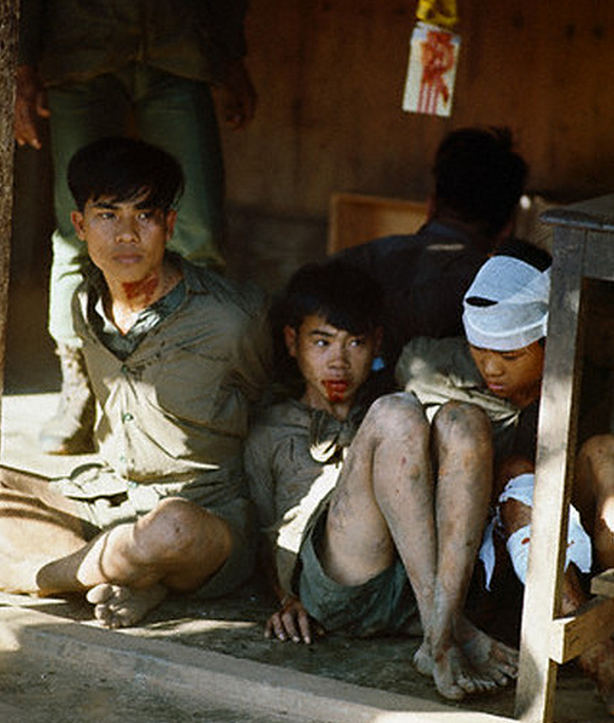 Сайгонские хроники - 2. ( 50 фото ) 18+ VIETNAM-Hue-Vietcong-1968.png