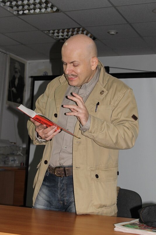 Сегодня - день рождения невинно убиенного писателя Олеся Бузины 
