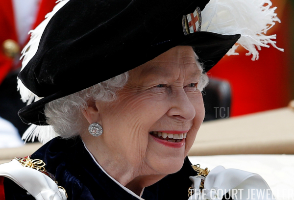 Серьги Королевы Елизаветы II в день Ордена Подвязки. 