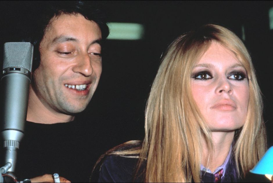 Serge Gainsbourg et Brigitte Bardot, en studio, pour prÃ©parer le show Tv qui sera diffusÃ© pour le Nouvel An, le 23 novembre 1967