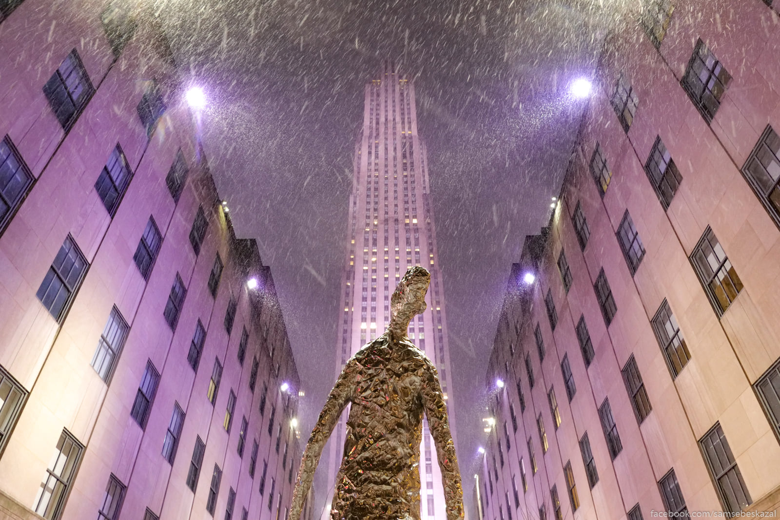 Снегопад в Нью-Йорке Aluminievyj celovek s...